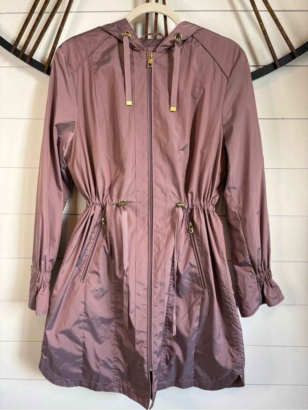 Cole Haan Signature Packable Hooded Travel Raincoat in Iridescent Mauve - Large - Picture 11 of 14